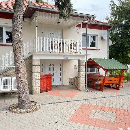 Hunyadi Nyaralo Villa Balatonkeresztur Exterior photo
