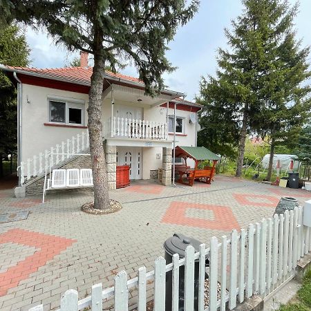 Hunyadi Nyaralo Villa Balatonkeresztur Exterior photo