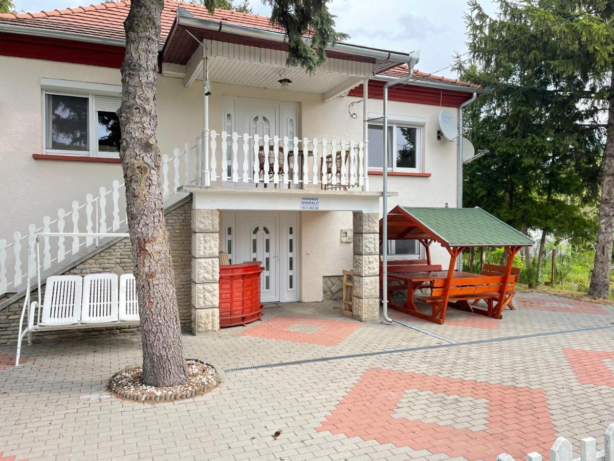 Hunyadi Nyaralo Villa Balatonkeresztur Exterior photo