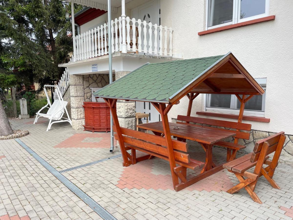 Hunyadi Nyaralo Villa Balatonkeresztur Exterior photo